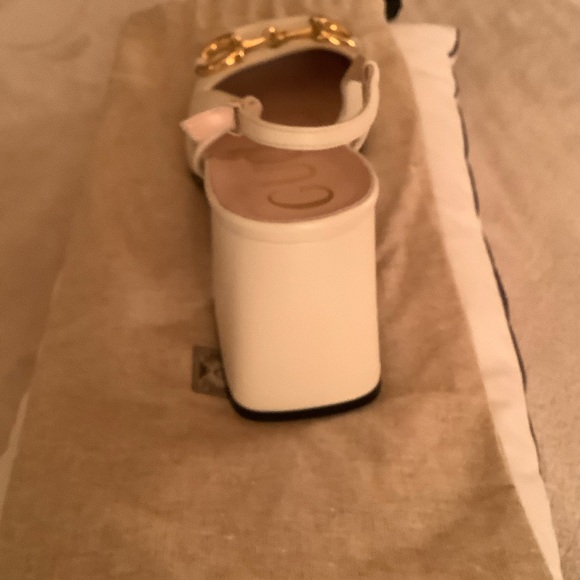 Gucci Cream Flats with Gold Detailing - Picture 7 of 11